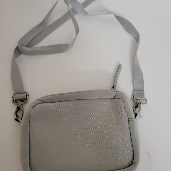 " VOORAY" Adjustable strap mini purse Lt gray Pre-owned - Picture 3 of 6